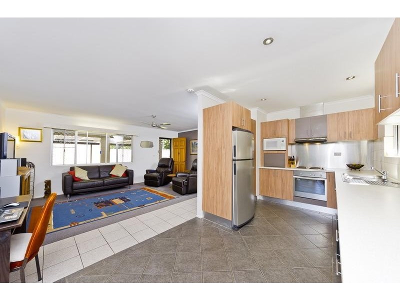 6 Penda Close, Manoora QLD 4870
