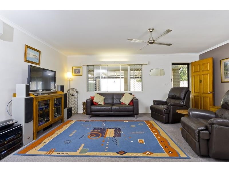 6 Penda Close, Manoora QLD 4870