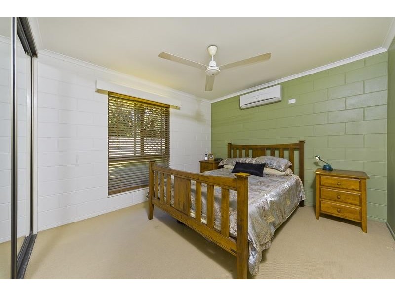 6 Penda Close, Manoora QLD 4870