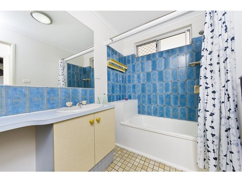 6 Penda Close, Manoora QLD 4870