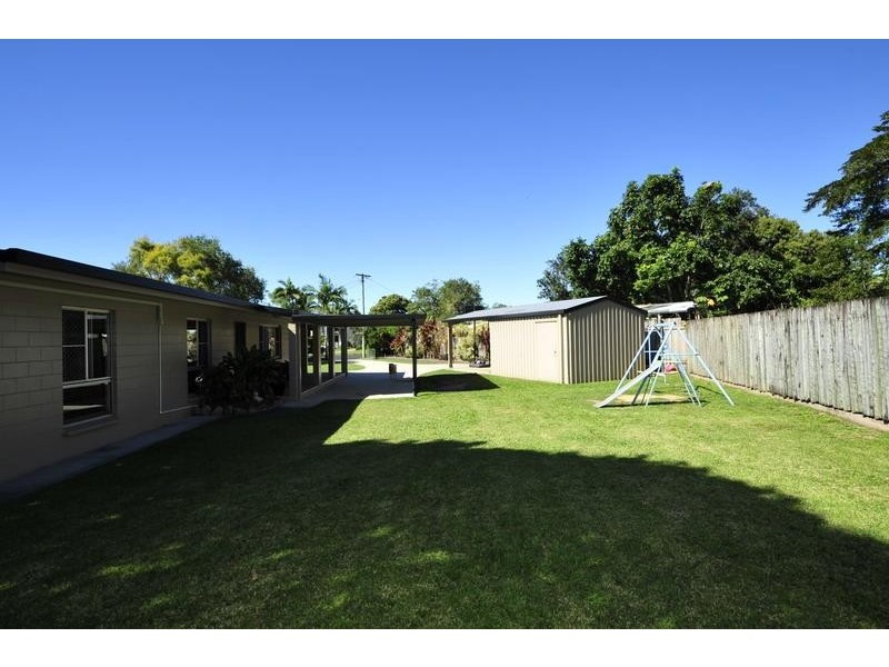 6 Penda Close, Manoora QLD 4870