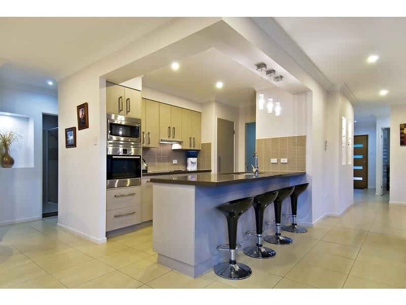 11 Bowline Place, Trinity Beach QLD 4879