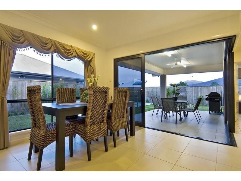 11 Bowline Place, Trinity Beach QLD 4879