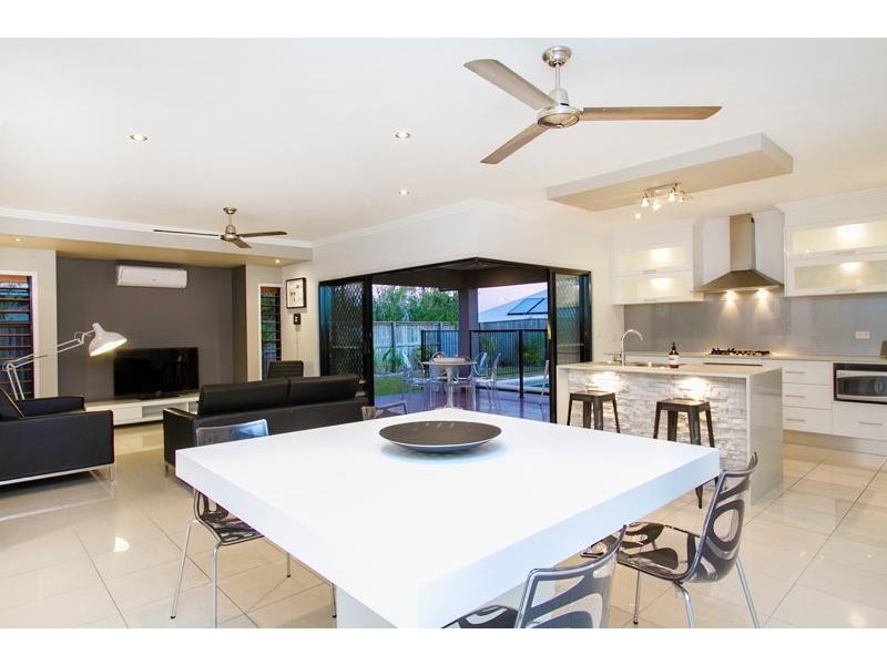 5 Bowline Close, Trinity Beach QLD 4879