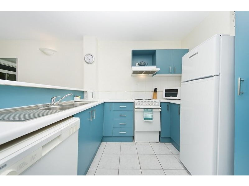 11/1 Poinciana St, Holloways Beach QLD 4878