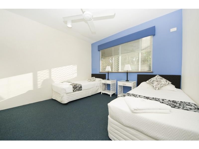 11/1 Poinciana St, Holloways Beach QLD 4878