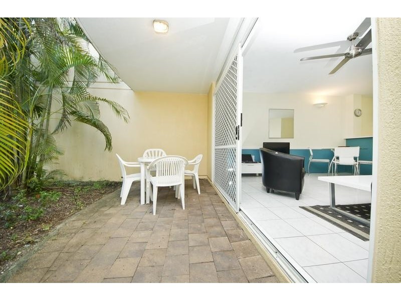 11/1 Poinciana St, Holloways Beach QLD 4878