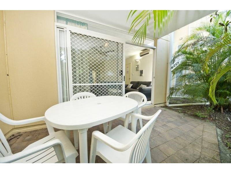 11/1 Poinciana St, Holloways Beach QLD 4878