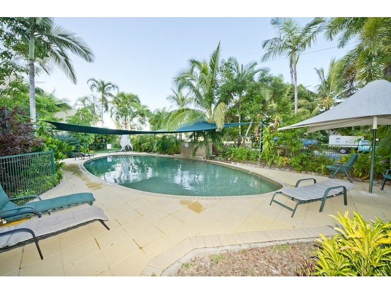 11/1 Poinciana St, Holloways Beach QLD 4878