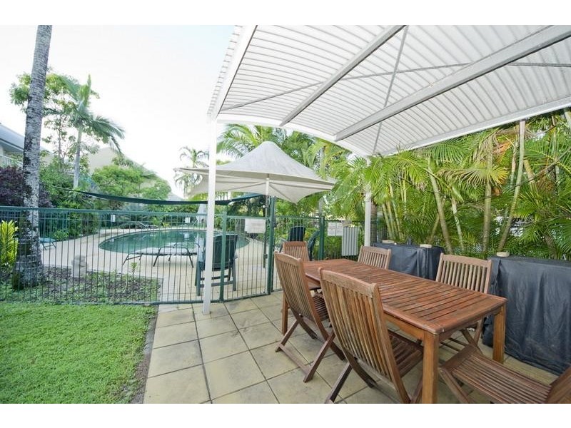 11/1 Poinciana St, Holloways Beach QLD 4878