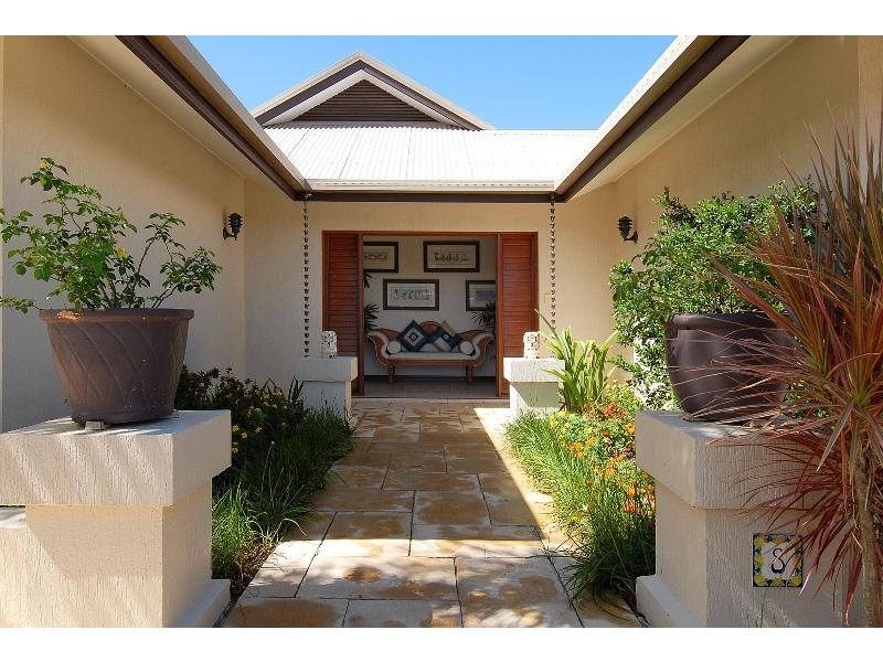 8 Vauclause Cl, Brinsmead QLD 4870