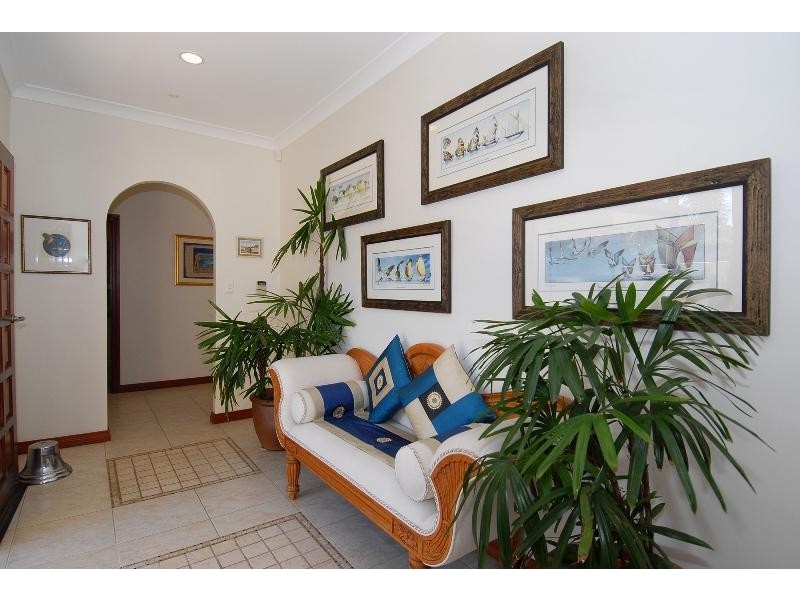 8 Vauclause Cl, Brinsmead QLD 4870