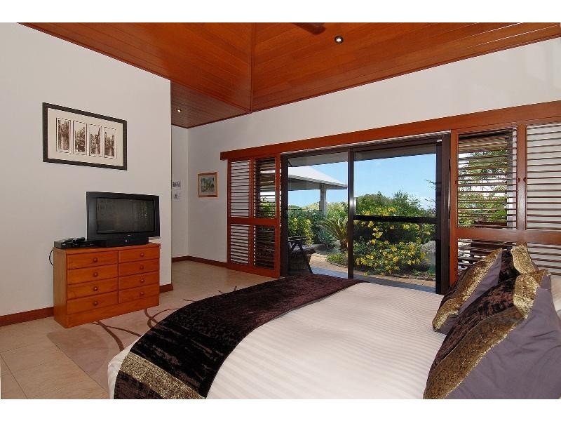 8 Vauclause Cl, Brinsmead QLD 4870