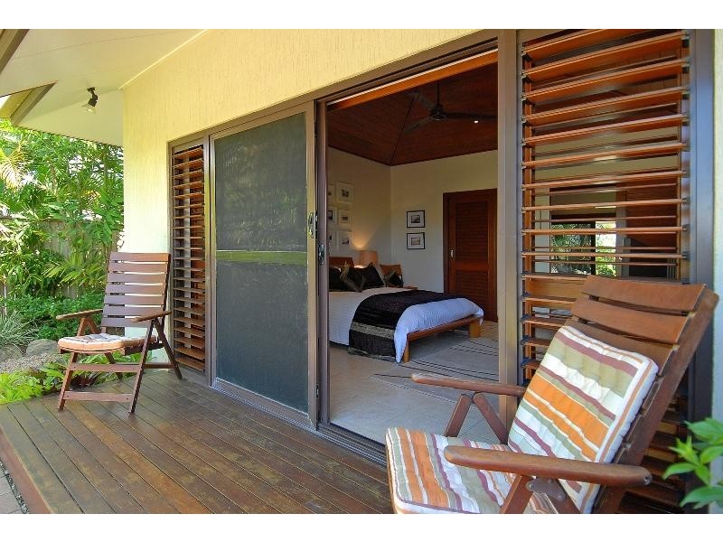 8 Vauclause Cl, Brinsmead QLD 4870