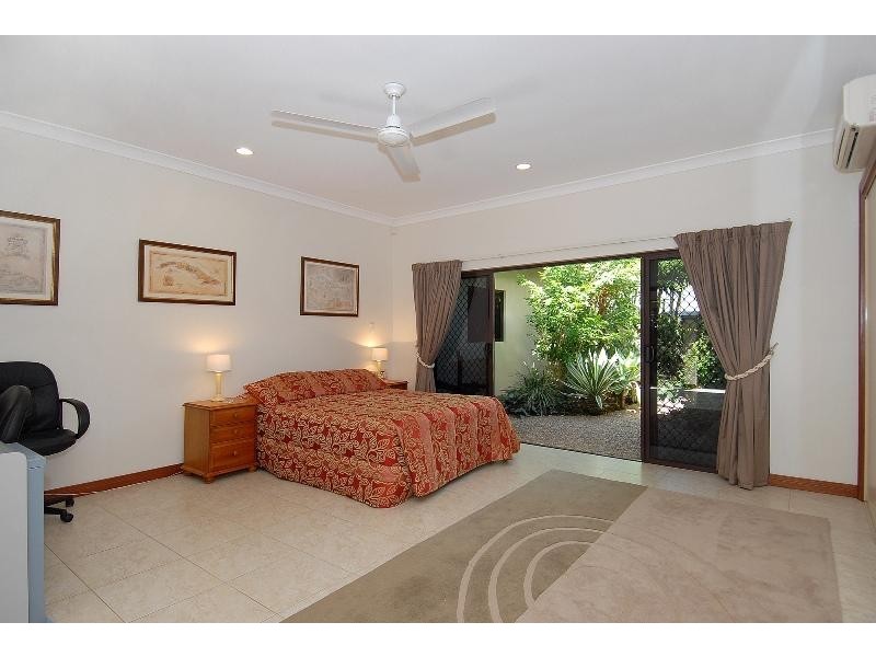 8 Vauclause Cl, Brinsmead QLD 4870