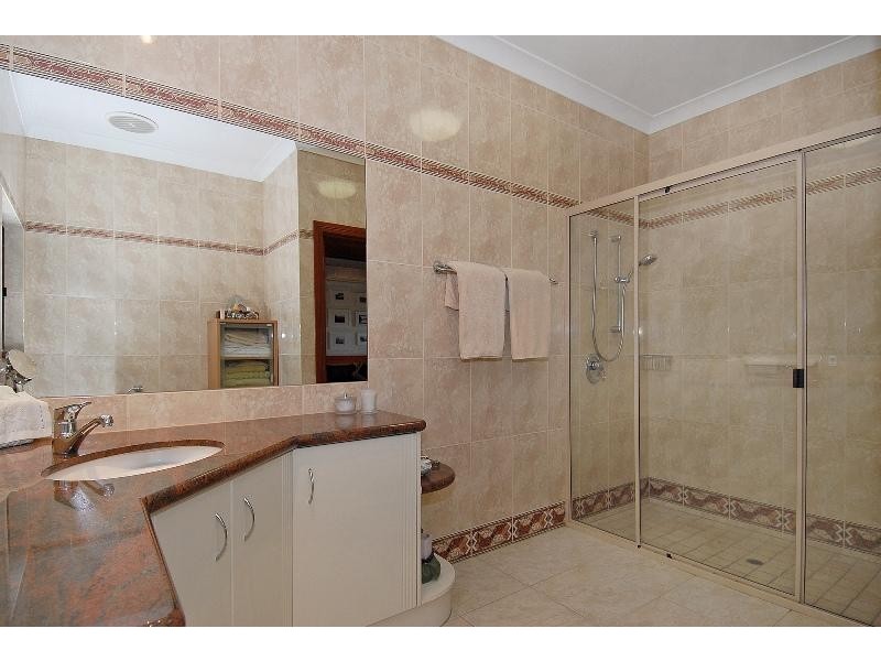 8 Vauclause Cl, Brinsmead QLD 4870