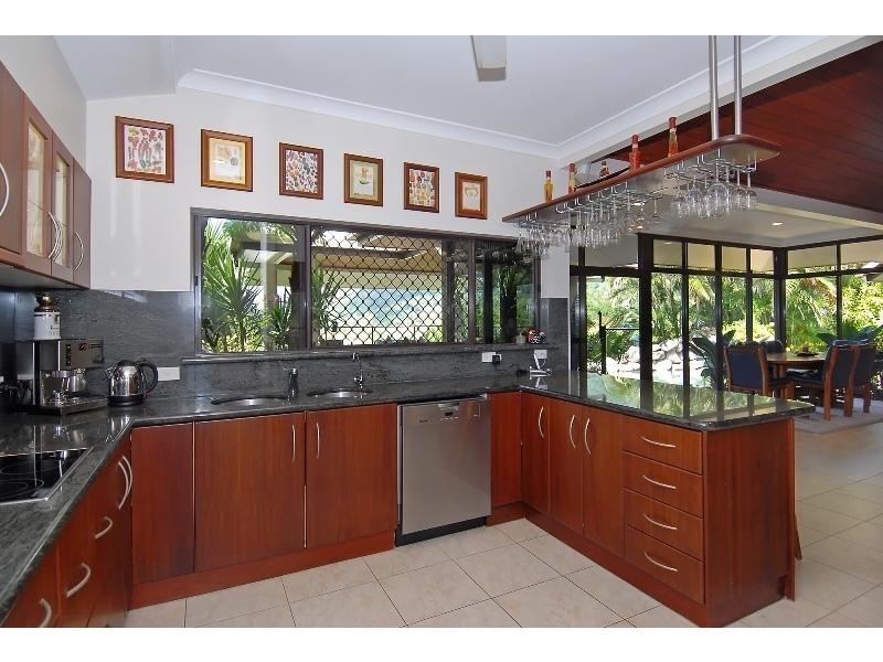 8 Vauclause Cl, Brinsmead QLD 4870