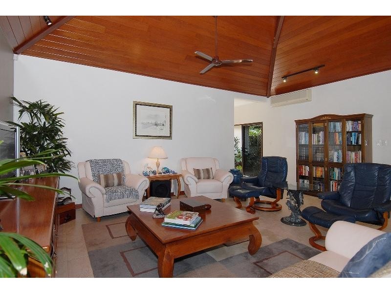 8 Vauclause Cl, Brinsmead QLD 4870