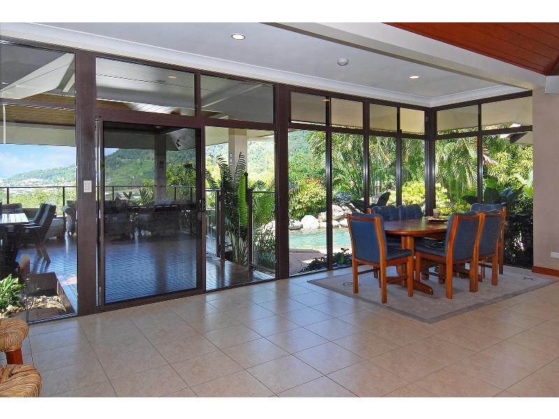 8 Vauclause Cl, Brinsmead QLD 4870