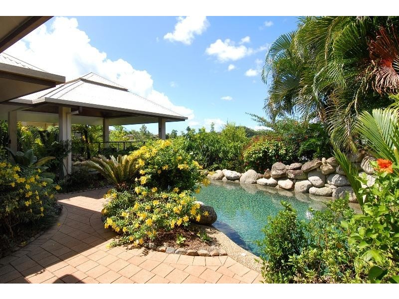 8 Vauclause Cl, Brinsmead QLD 4870