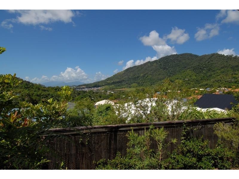 8 Vauclause Cl, Brinsmead QLD 4870