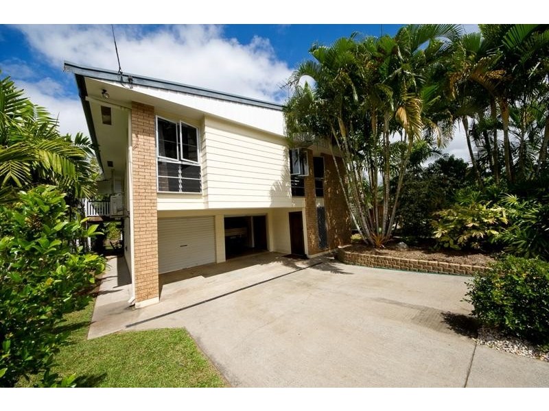 7 Hillview Cres, Whitfield QLD 4870