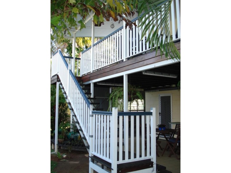 7 Hillview Cres, Whitfield QLD 4870