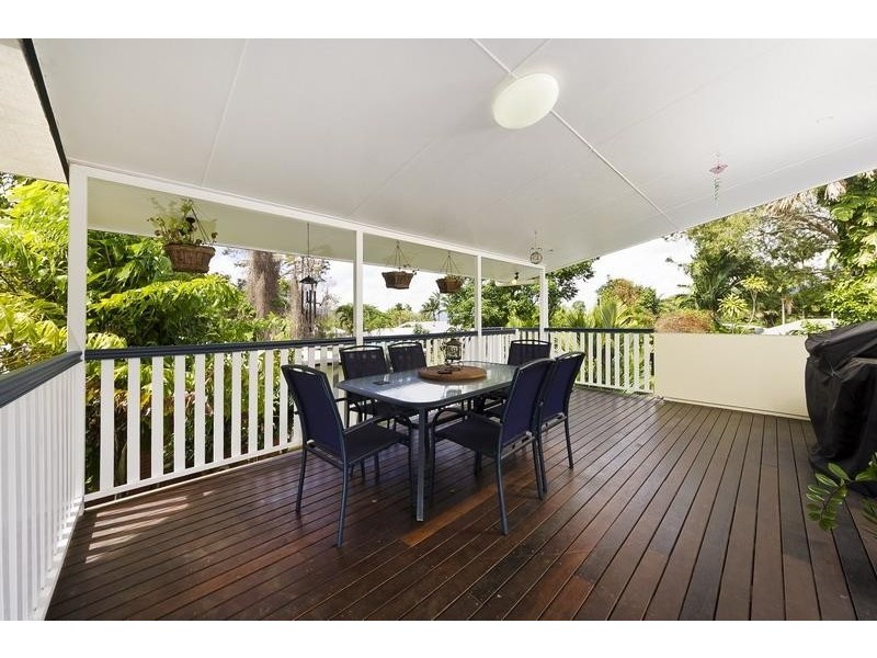 7 Hillview Cres, Whitfield QLD 4870