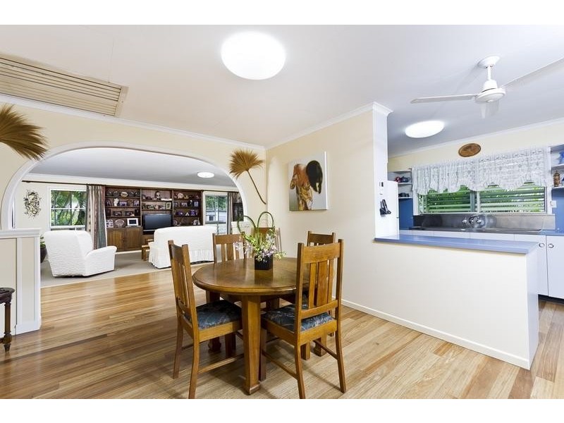 7 Hillview Cres, Whitfield QLD 4870