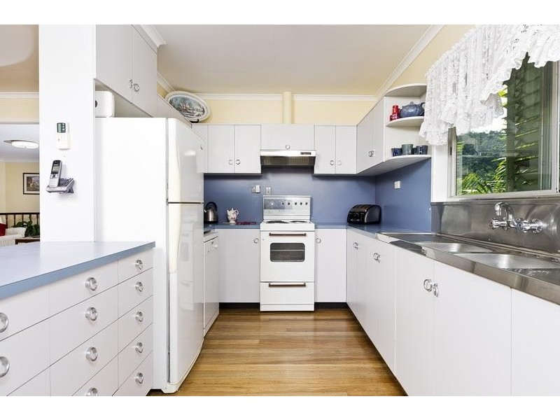 7 Hillview Cres, Whitfield QLD 4870