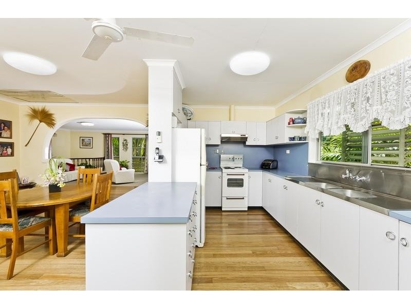 7 Hillview Cres, Whitfield QLD 4870