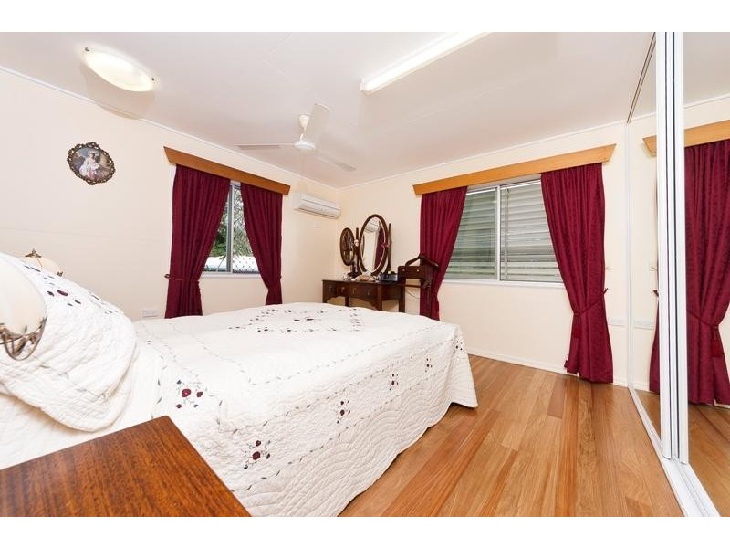 7 Hillview Cres, Whitfield QLD 4870