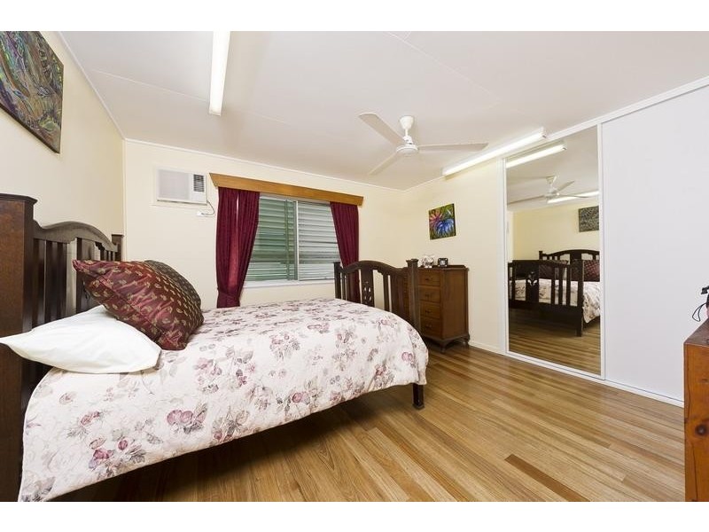 7 Hillview Cres, Whitfield QLD 4870