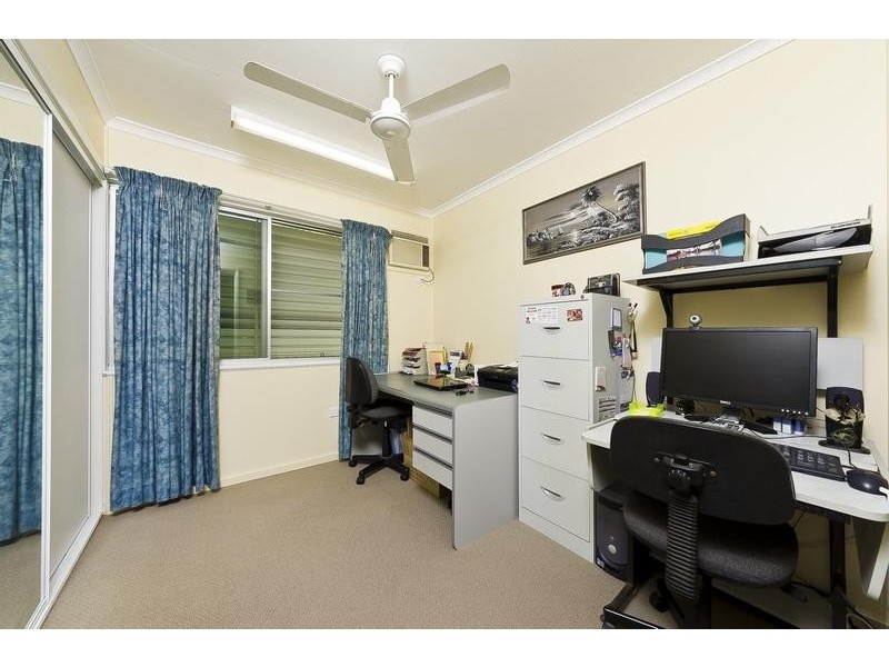 7 Hillview Cres, Whitfield QLD 4870