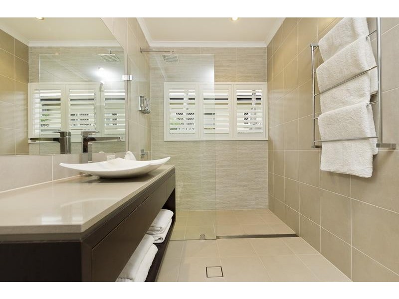 2 Redfern Place, Mooroobool QLD 4870