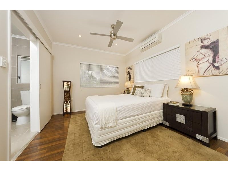 2 Redfern Place, Mooroobool QLD 4870