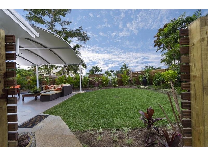 2 Redfern Place, Mooroobool QLD 4870