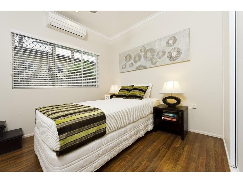 2 Redfern Place, Mooroobool QLD 4870