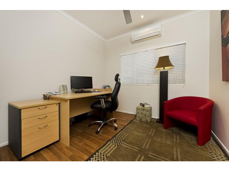 2 Redfern Place, Mooroobool QLD 4870