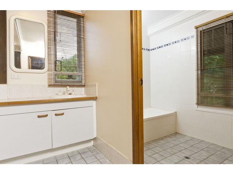 3 Nero Close, Mooroobool QLD 4870