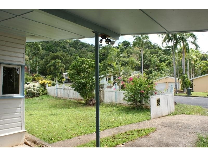 209 Jensen Street, Whitfield QLD 4870