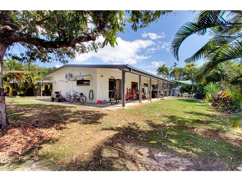 1 Bulolo Close, Trinity Beach QLD 4879