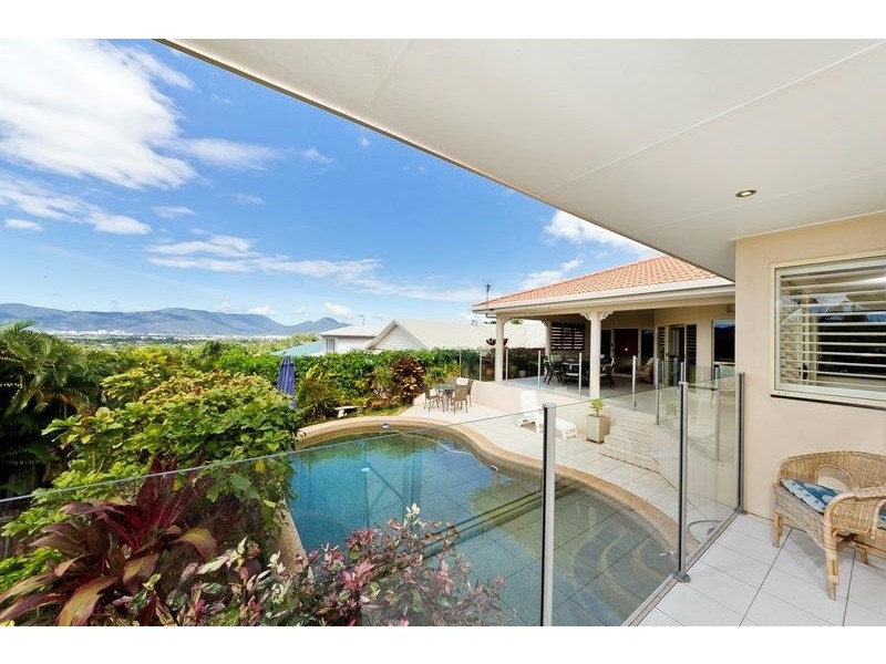 10 Rosemont Court, Mooroobool QLD 4870