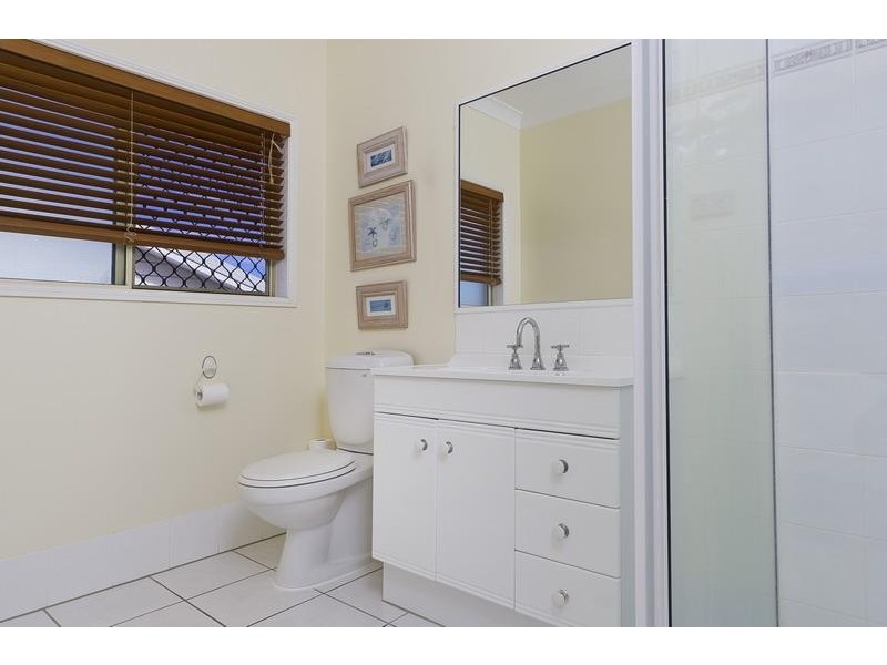 10 Rosemont Court, Mooroobool QLD 4870
