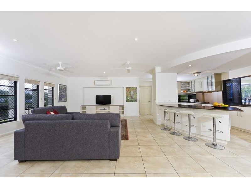 17 Rainbow Street, Kanimbla QLD 4870