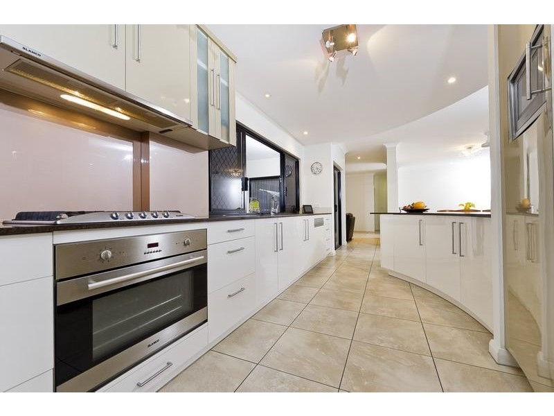 17 Rainbow Street, Kanimbla QLD 4870