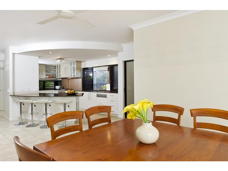 17 Rainbow Street, Kanimbla QLD 4870
