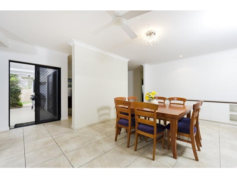 17 Rainbow Street, Kanimbla QLD 4870