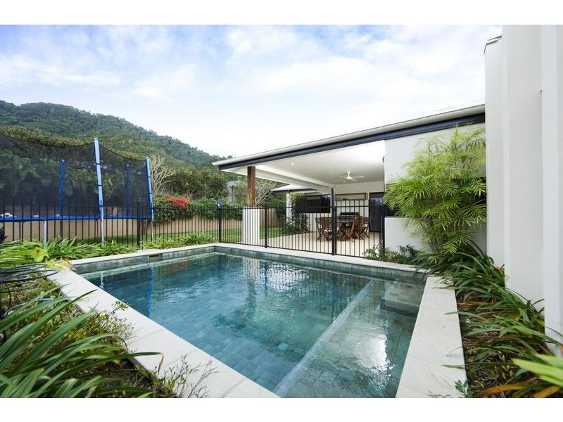 17 Rainbow Street, Kanimbla QLD 4870