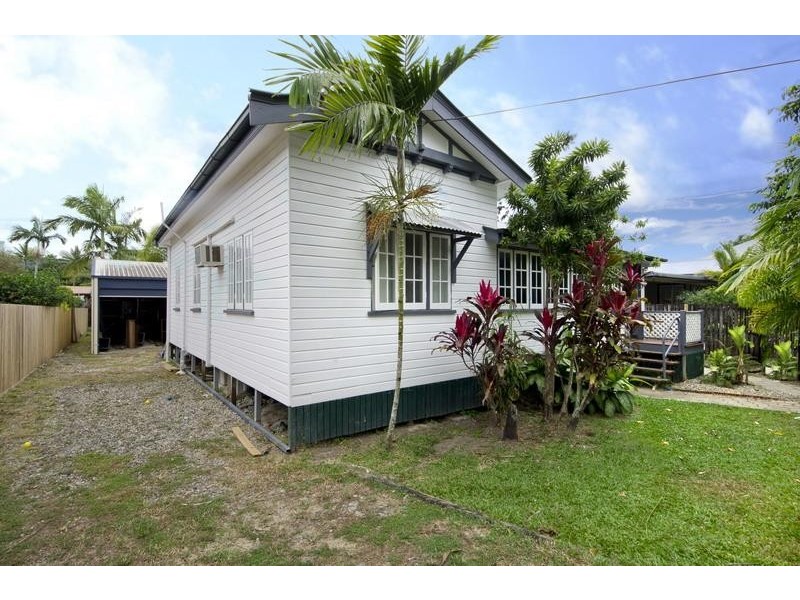 16 Miles Street, Manoora QLD 4870